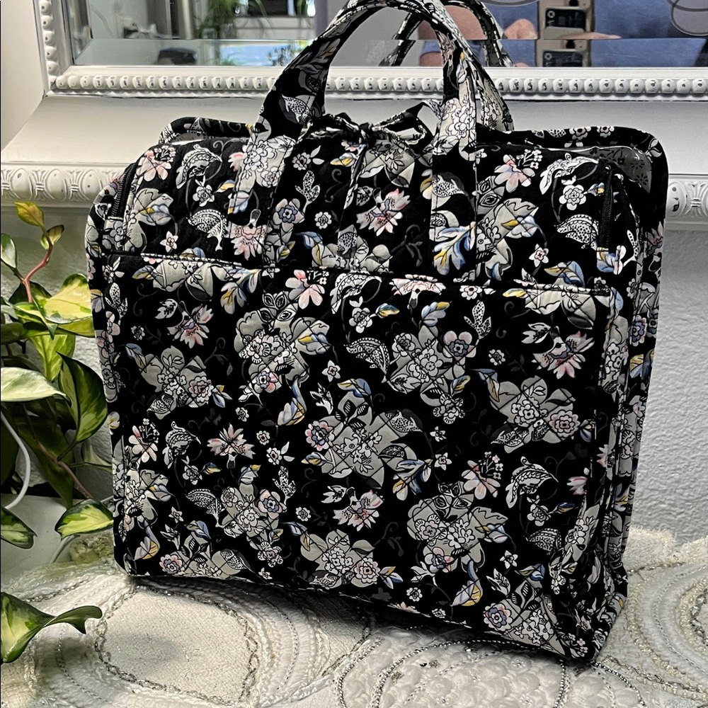 NWOT  Vera Bradley Iconic Grand Hanging Organizer - Picture 4 of 16